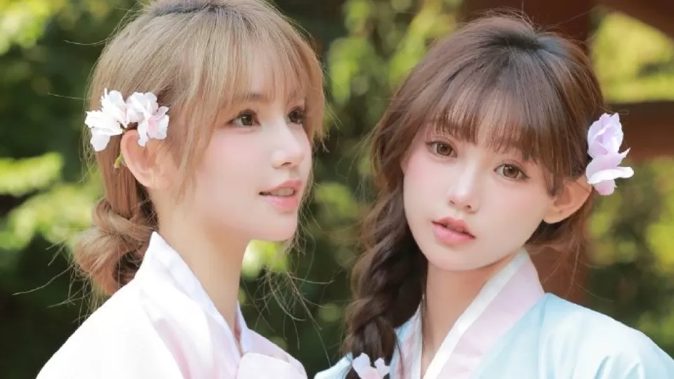 r星吃瓜与日本大片视频:原创《镜子慢了半拍》播放预览封面